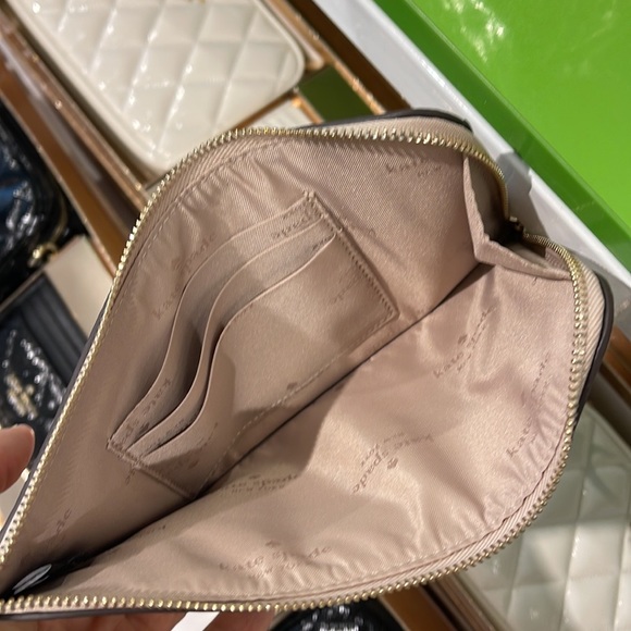 Kate Spade Medium Lucy Colorblock L-Zip Wristlet Pebble Leather 
Light Sand 
NWT - Picture 8 of 16